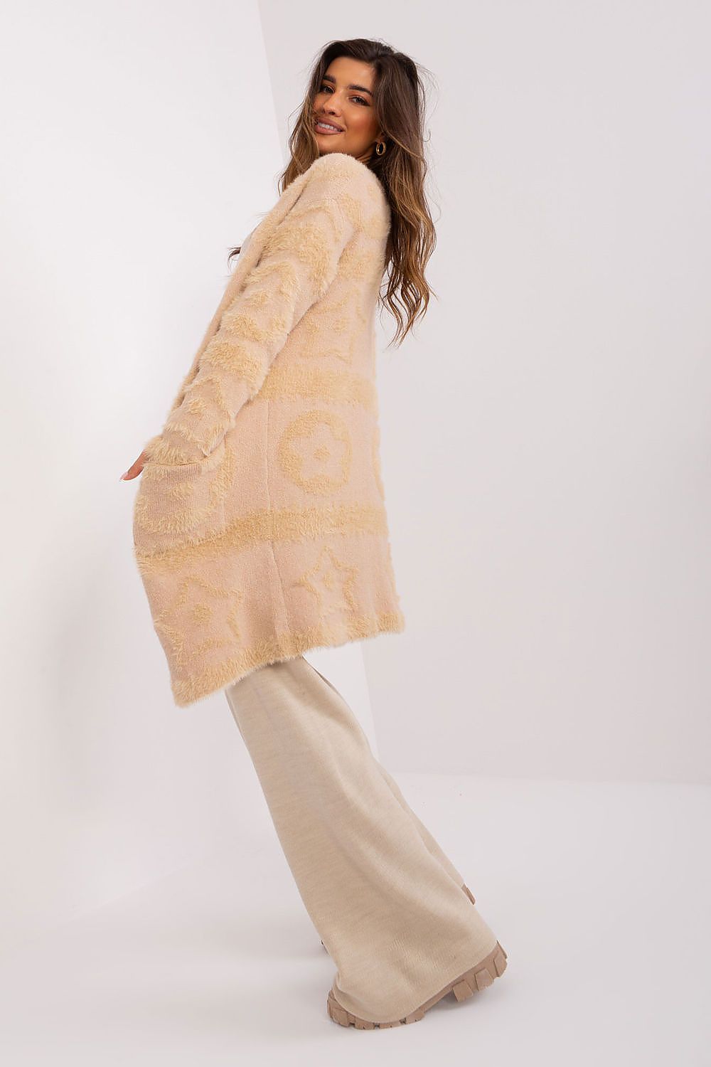  Cardigan model 189214 AT 