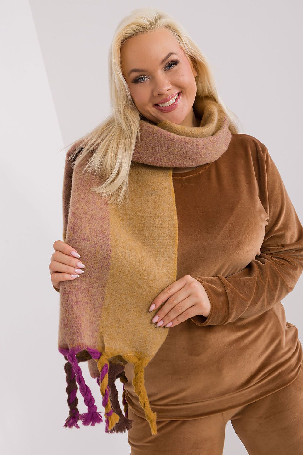  Shawl model 190543 AT 