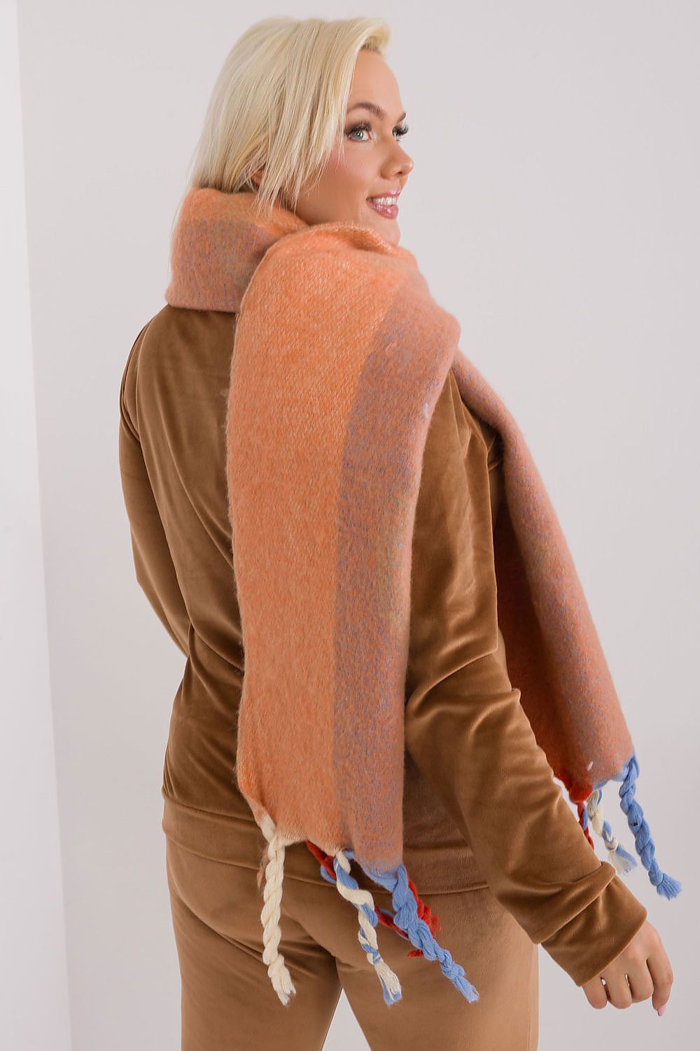  Shawl model 190552 AT 