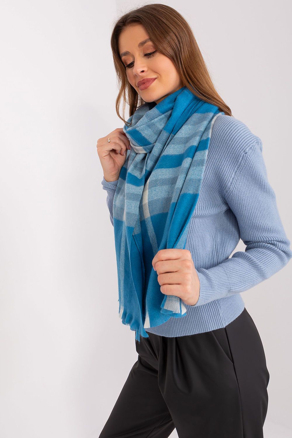  Shawl model 190569 AT 