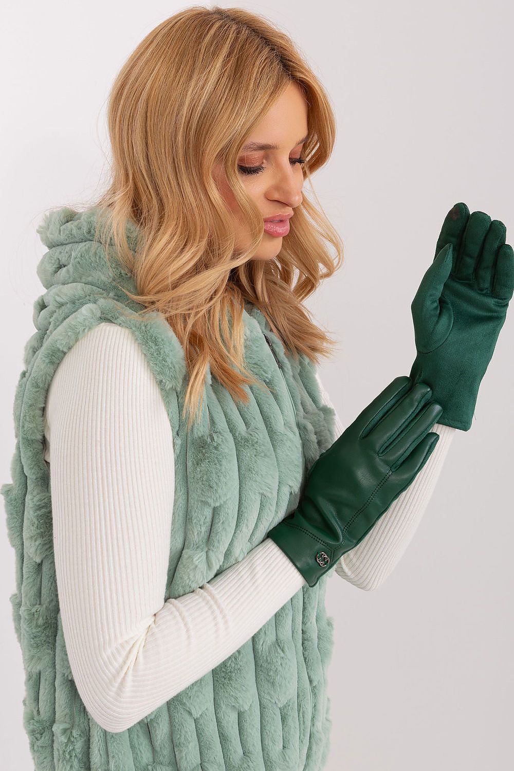  Gloves model 190850 AT 