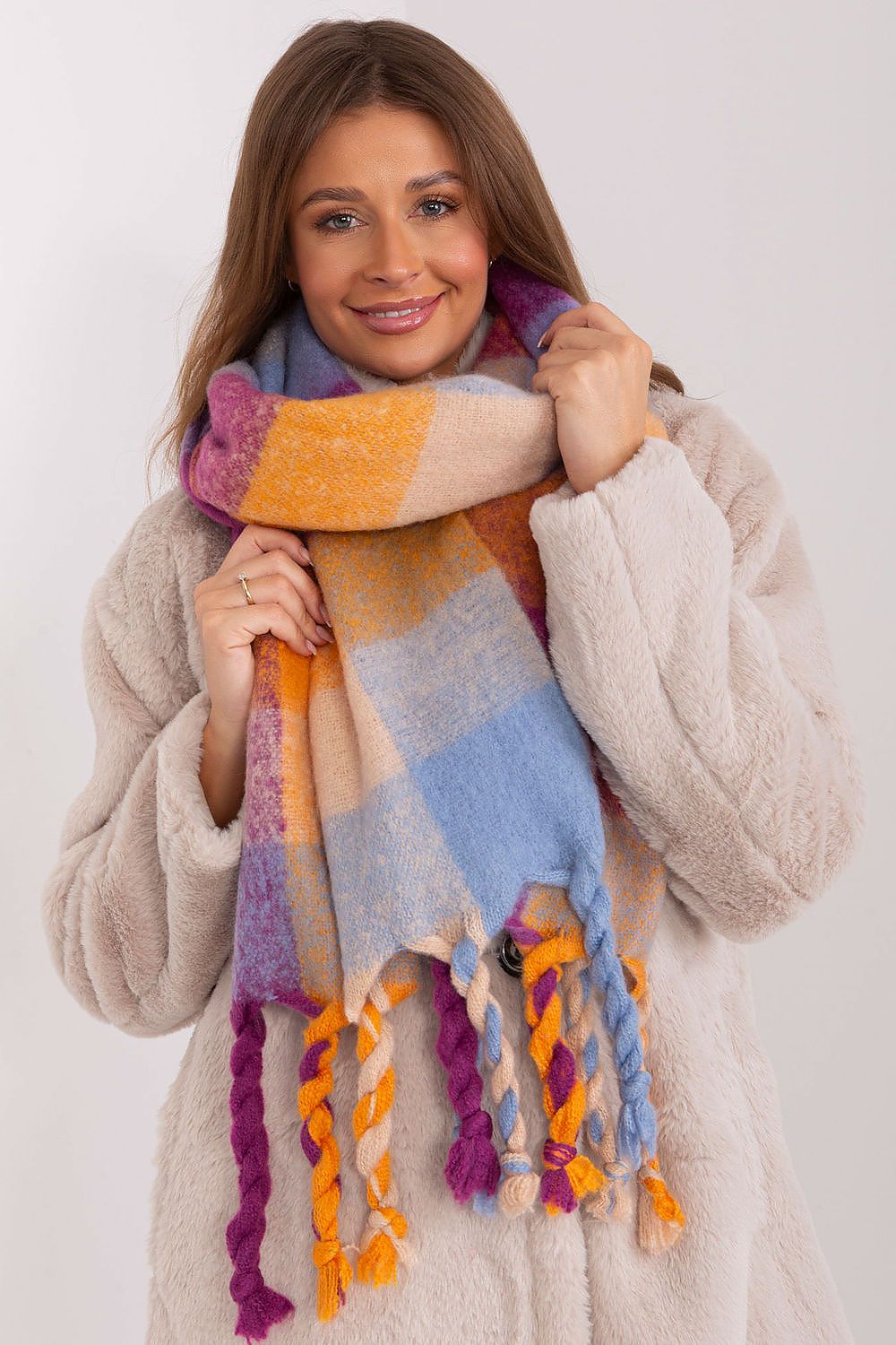  Shawl model 191714 AT 