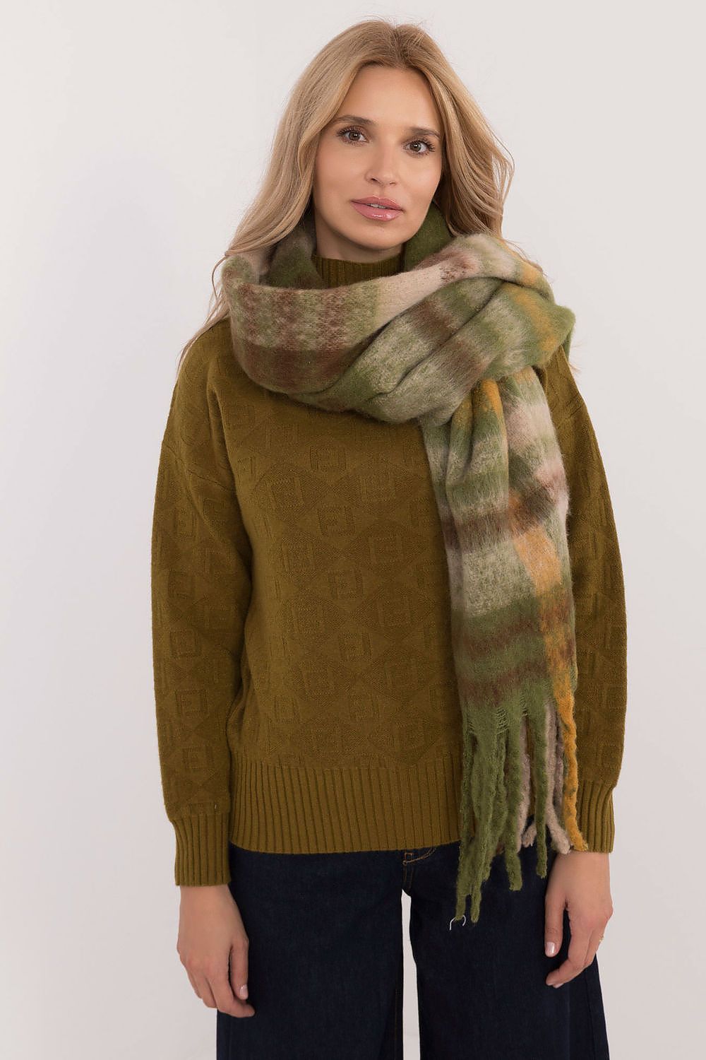  Shawl model 200281 AT 