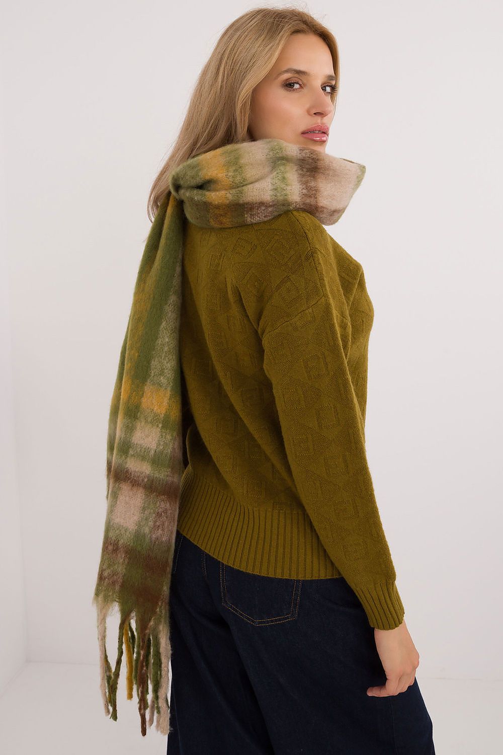  Shawl model 200281 AT 