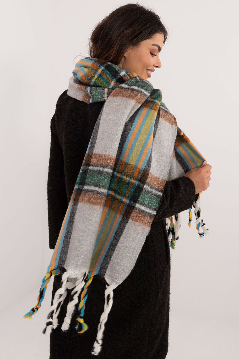  Shawl model 202583 AT 