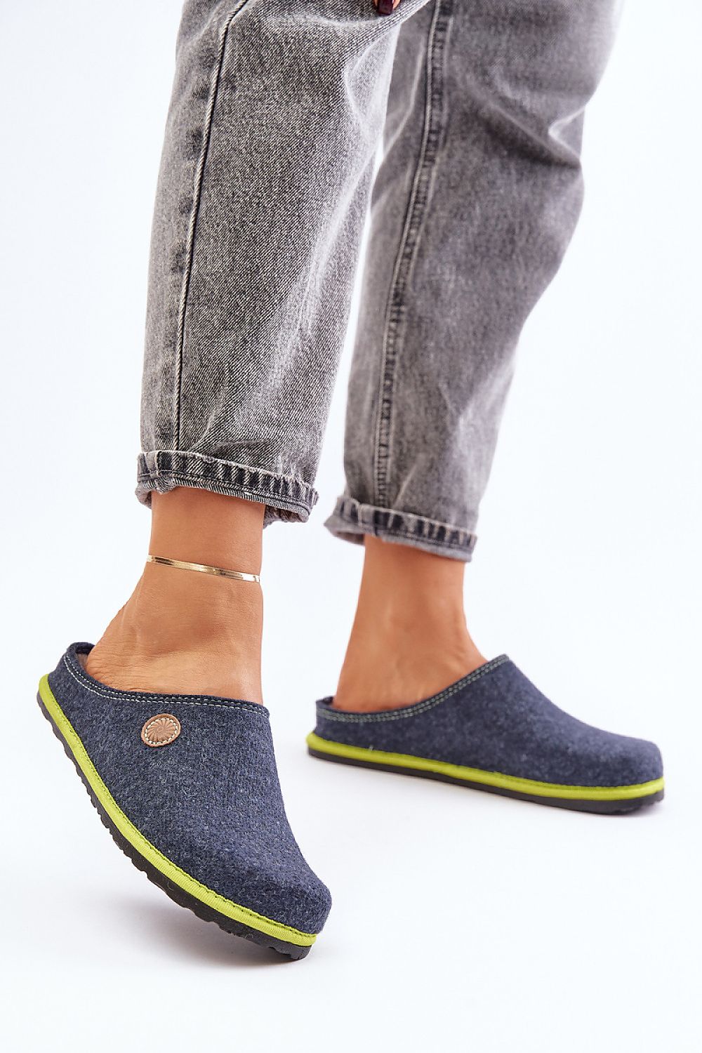  Slippers model 202657 Step in style 