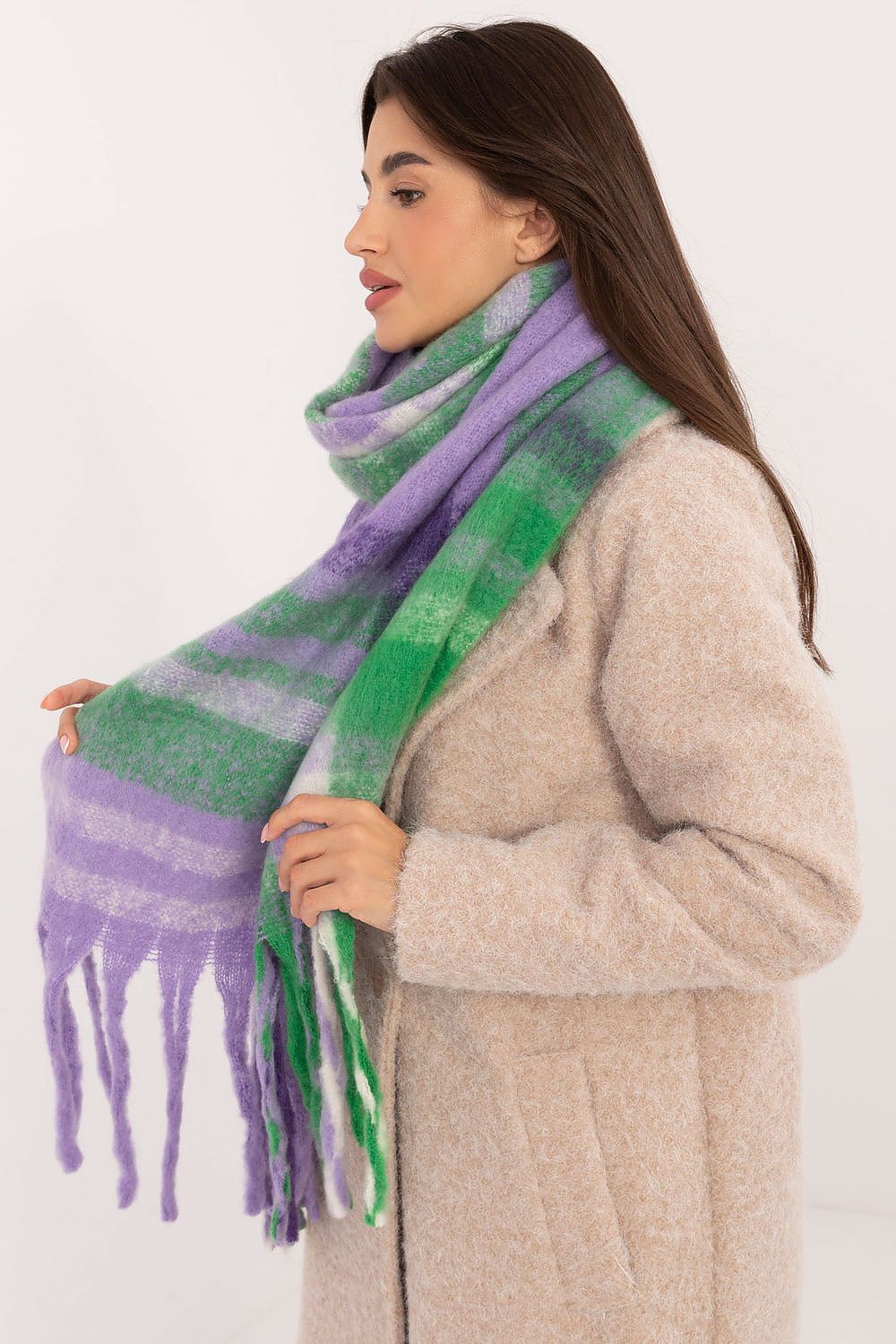  Shawl model 203169 AT 