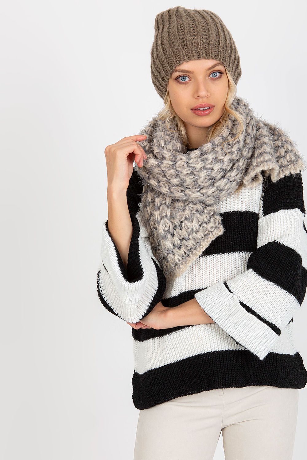  Shawl model 174877 AT 