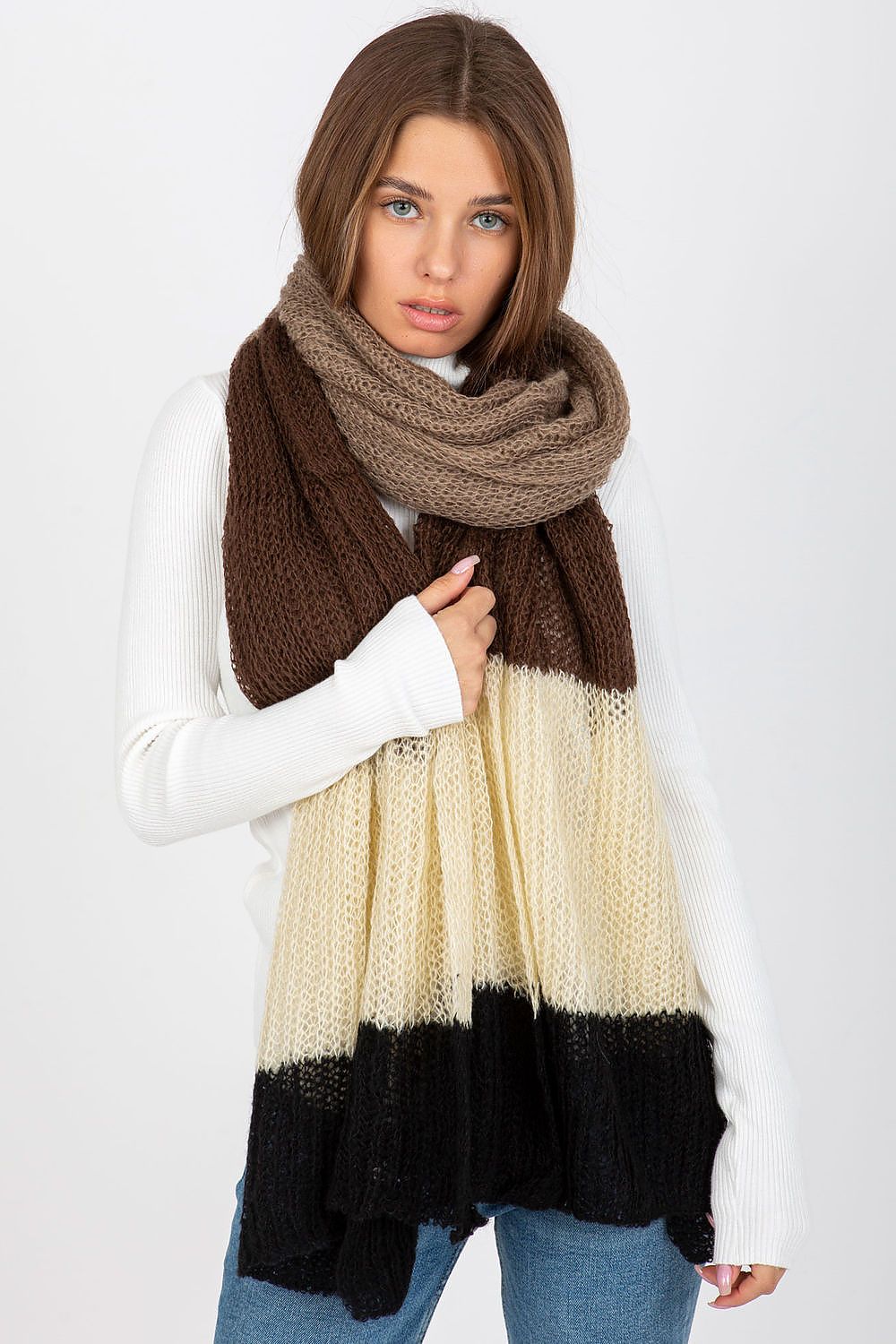  Shawl model 185902 AT 